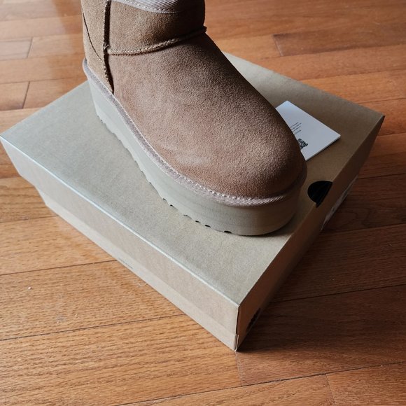 NEW. UGG ULTRA MINI PLATFORM BOOTS - Picture 5 of 7